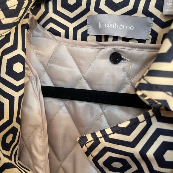 Trench coat, geometric trench coat, lined raincoat, Liz Claiborne coat - Picture 6 of 7